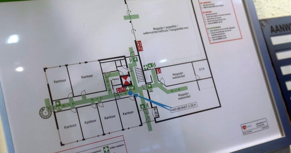Ontruimingsplan maken in 2026: checklist, BHV-rollen, verplichte middelen en 7 veelgemaakte fouten