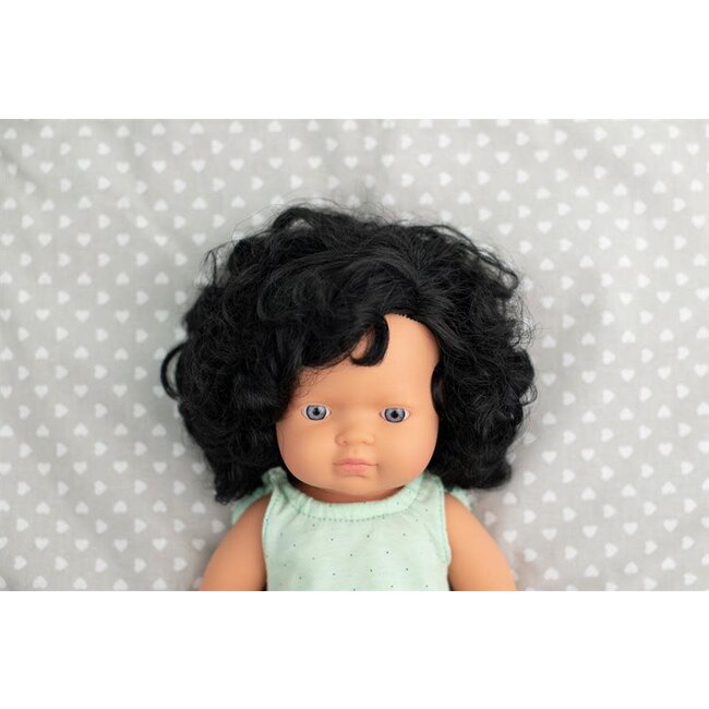 Miniland pop europees meisje krullend haar en lichte ogen