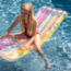 Swim Essentials  Luchtbed Regenboog