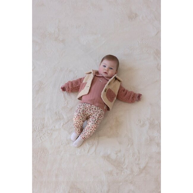 Feetje bouclé jasje - Woodland Bloom offwhite