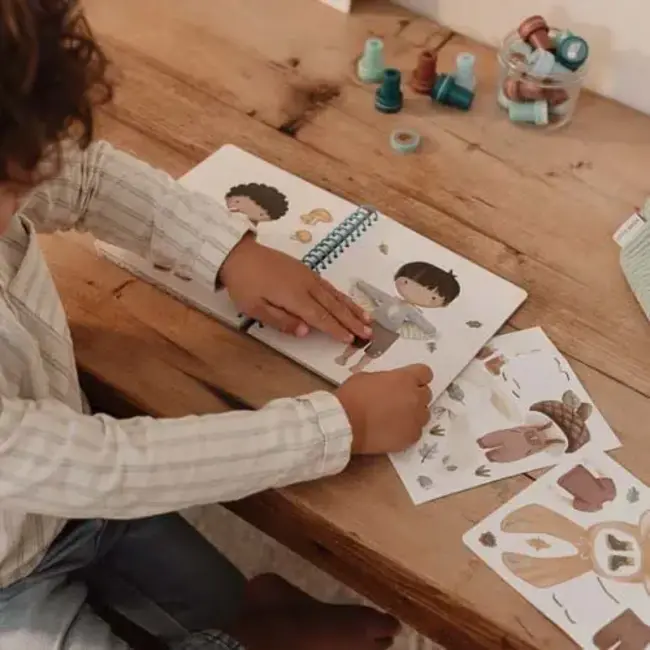 Aankleed en stickerboek Forest Friends