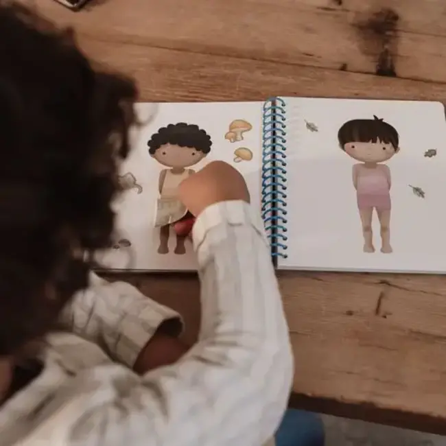 Aankleed en stickerboek Forest Friends