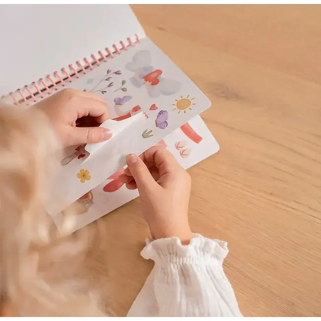 Aankleed en stickerboek Rosa & Friends