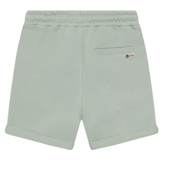 Daily7 shorts structure green milieu