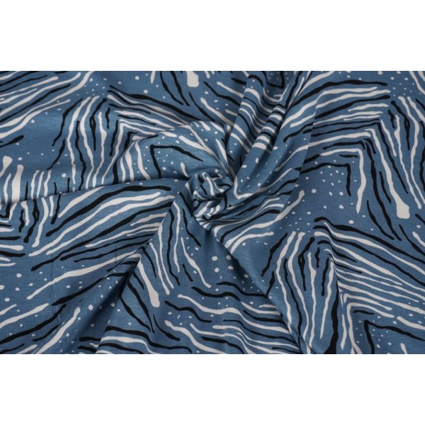 Tricot stof jeansblauw met print  van fantasiestreepjes