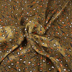 Chiffon met dierenprint in olijfgroen
