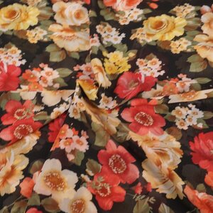  Chiffon met romantische bloemen