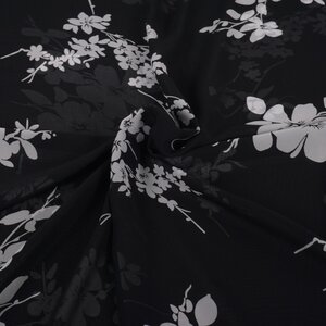  Chiffon zwart met lichtgrijze bloemen