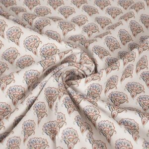 Popeline ecru met pauwfantasie