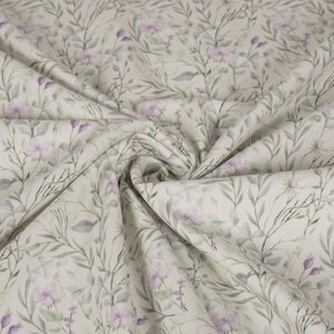 Popeline ecru met zachtgroene blaadjes en lila bloem