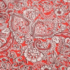  Polyester tricot koraalroze met wit paisley bloemen