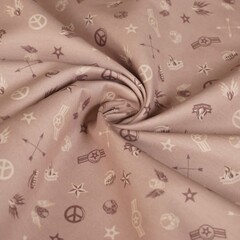  Coupon 348 katoen beige met army tekens 140 x 150 cm