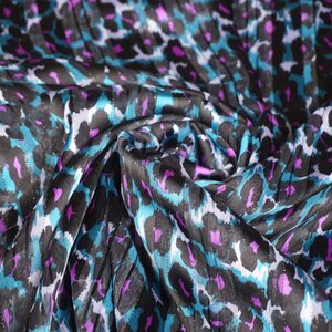  Chiffon met lurex en panterprint petrol