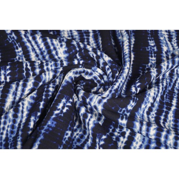 Coupon 967 Scuba crepe met blauwe tie dye 170 x 150 cm