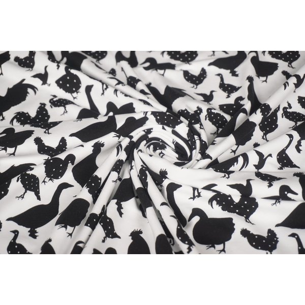 Katoenen tricot stof wit met zwarte kippen en eenden