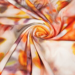 *** Viscose met airbrushed bloemenprint in roze