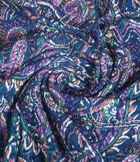  Coupon 1022 Viscose lurex donkerblauw met paarse print 180 x 150 cm