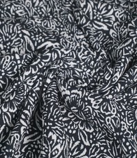  Coupon 1013 Viscose zwart met ecru bloemen 180 x 150 cm
