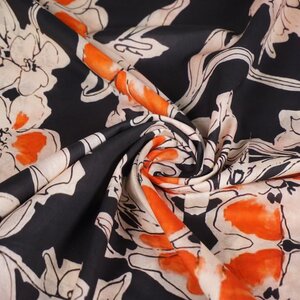  Zwarte katoen met beige en oranje bloemendessin