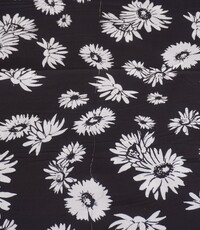  Viscose zwart met witte bloemen