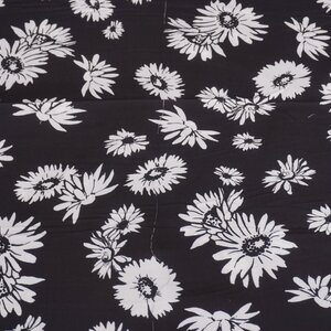  Viscose zwart met witte bloemen