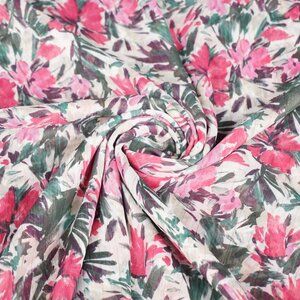 Coupon 258 Chiffon met roze bloemen en lurex 180 x 150 cm