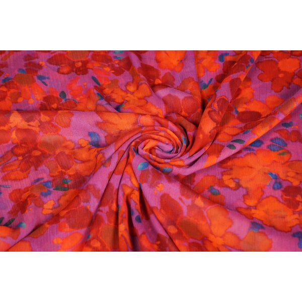 Chiffon stof in lila met rode en oranje bloemen