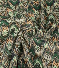  Coupon 256 Chiffon met groene ikatprint en lurex 180 x 150 cm