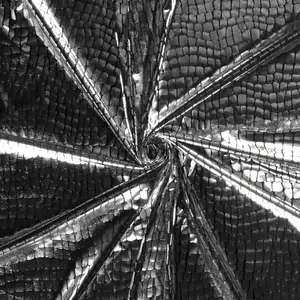  Lamé met zilveren krokodillen schubben