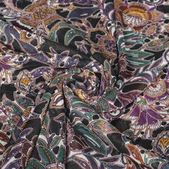  Coupon 180 Chiffon zwart met paarse bloemen 180 x 150 cm