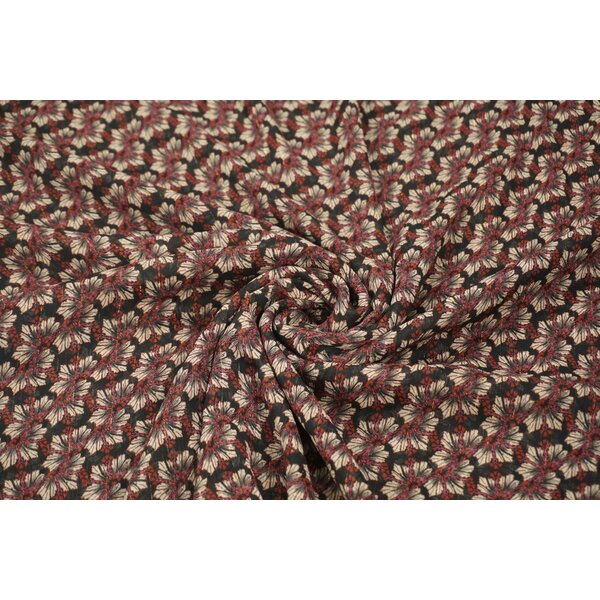Coupon 28 Chiffon zwart met beige/rode bloemen en lurex 180 x 150 cm
