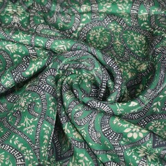  Coupon 654 Satijn groen met grote bloem 170 x 135 cm
