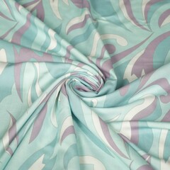  Coupon 662 Viscose met vloeiende vormen in pastelkleuren 170 x 140 cm