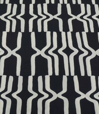  Viscose in zwart met  wit geometrisch patroon