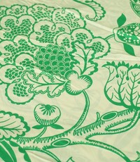  Viscose met stretch in creme met groene floralprint