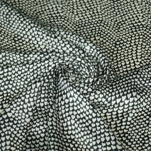  Satijn zwart met witte hartjes