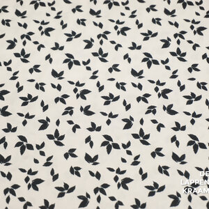 Coupon 971 Viscose crepe ecru met zwart bloemetje 170 x 140 cm