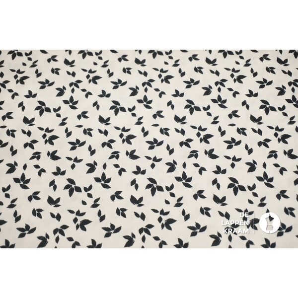 Coupon 254 Viscose crepe ecru met zwart bloemetje 170 x 140 cm