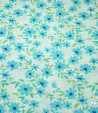  Coupon 15 Crepe ecru met blauwe bloemetjes 170 x 140 cm