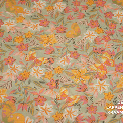  Viscose groen met bloemen en vlinders
