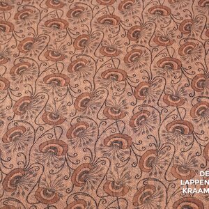  Chiffon met lurex oudroze met fantasievormen