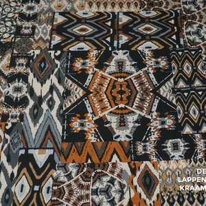 Tricotstof in etnische patchworkprint