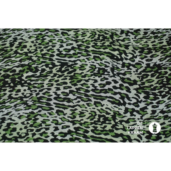 Coupon 988 Punta met groene dierenprint 170 x 150 cm