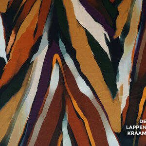  Satijn in gevlamd dessin van bruintinten