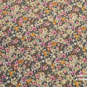  Viscose stof in millefleur in groen- en rozetinten met lurex