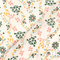 *** Broderie wit met gekleurd garen in groen, geel, blauw en roze