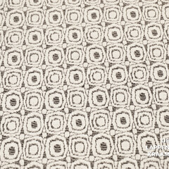  Coupon 15 Gebreid met cut-out witte ovalen 180 x 150 cm