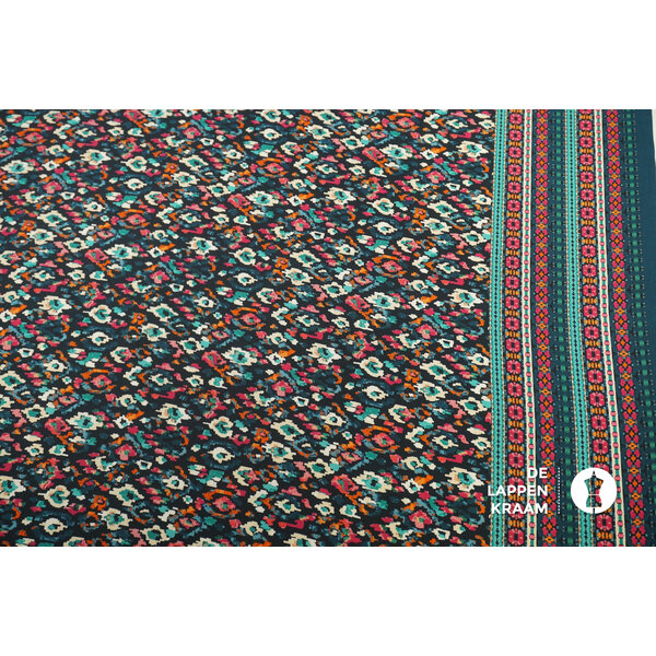 Coupon 624 Viscose twill met dubbelzijdige rand donkerblauw 180 x 144 cm