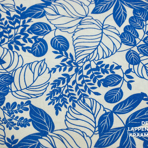 *** Linnenmix wit met blauwe bloemen