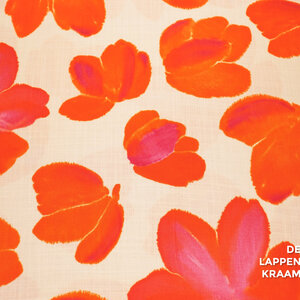 *** Viscose slub met grote bloem in roze- en roodtinten